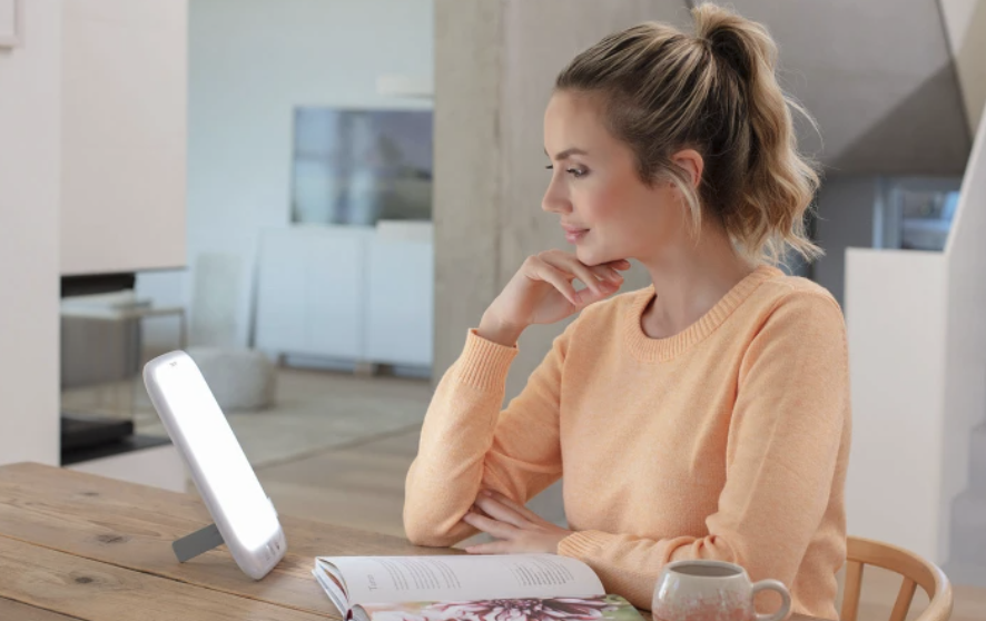 Daylight habits that support a lamp